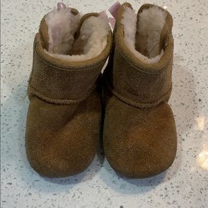 UGG® Girls' Jesse Bow II Suede Crib Shoes (Infant)